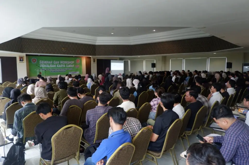 FISIPKUM ADAKAN SEMINAR DAN WORKSHOP PENULISAN KARYA ILMIAH